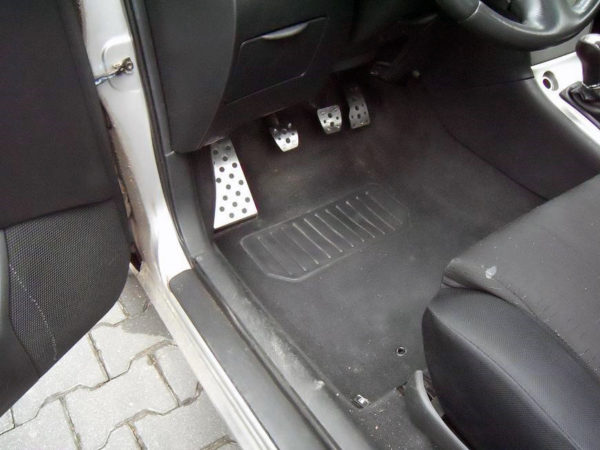 TOYOTA COROLLA PEDALS AND FOOTREST - Quality interior & exterior steel car accessories and auto parts