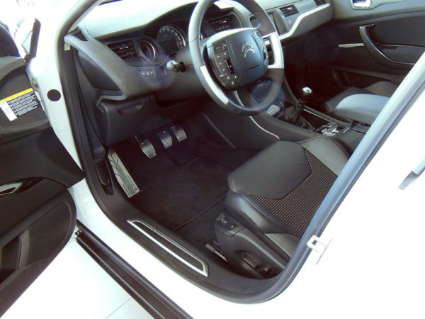 Quality interior & exterior steel car accessories and auto parts