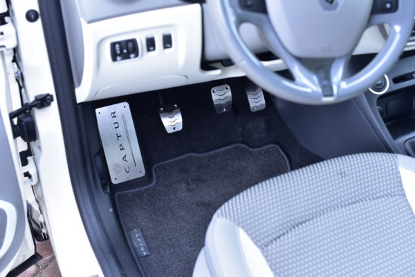 RENAULT CAPTUR PEDALS AND FOOTREST - Quality interior & exterior steel car accessories and auto parts