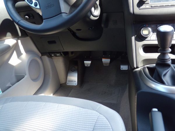 NISSAN QASHQAI PEDALS AND FOOTREST - Quality interior & exterior steel car accessories and auto parts