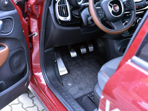 FIAT 500 L PEDALS AND FOOTREST - Quality interior & exterior steel car accessories and auto parts