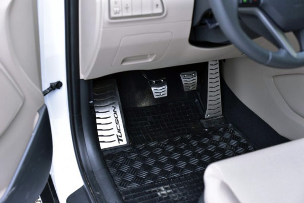HYUNDAI TUCSON PEDALS AND FOOTREST - Quality interior & exterior steel car accessories and auto parts