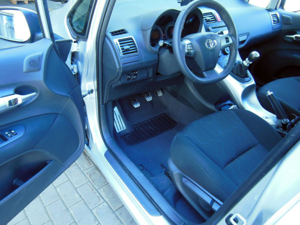 TOYOTA AURIS PEDALS AND FOOTREST - Quality interior & exterior steel car accessories and auto parts