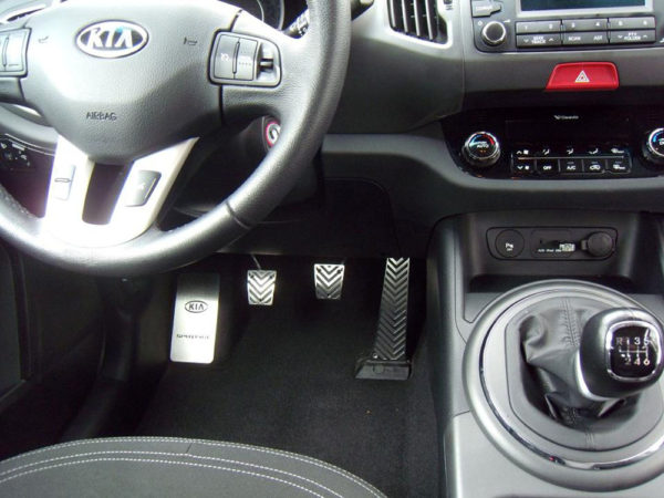 KIA SPORTAGE PEDALS AND FOOTREST